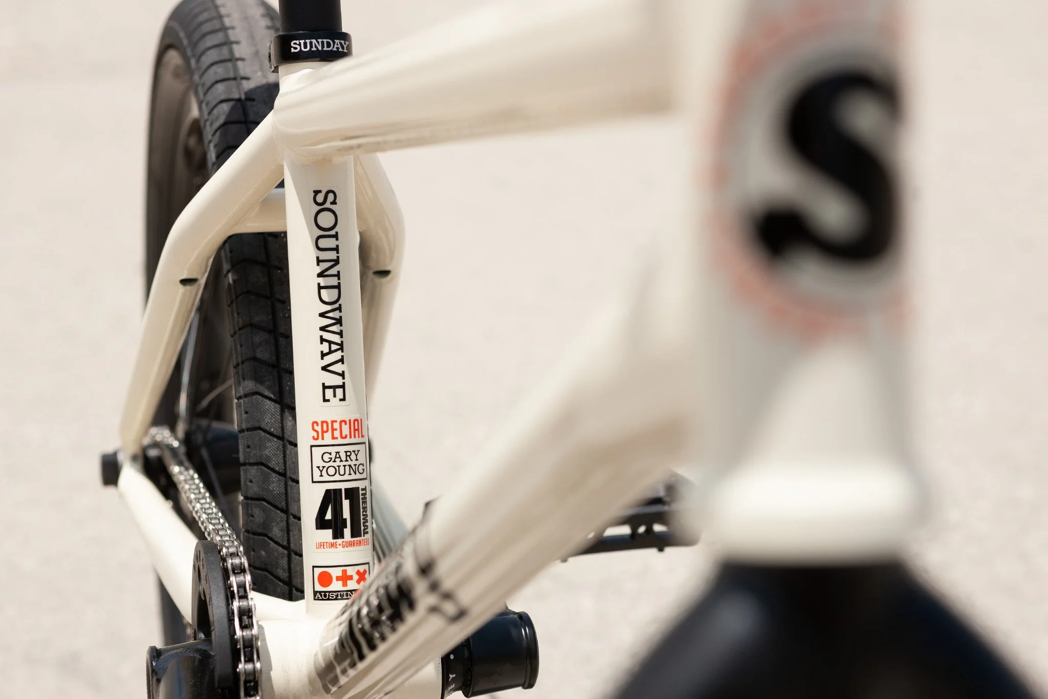 Sunday Soundwave Freecoaster Special - Gary Young Signature (Gloss Classic White with 21" tt in RHD or LHD) - Image 8